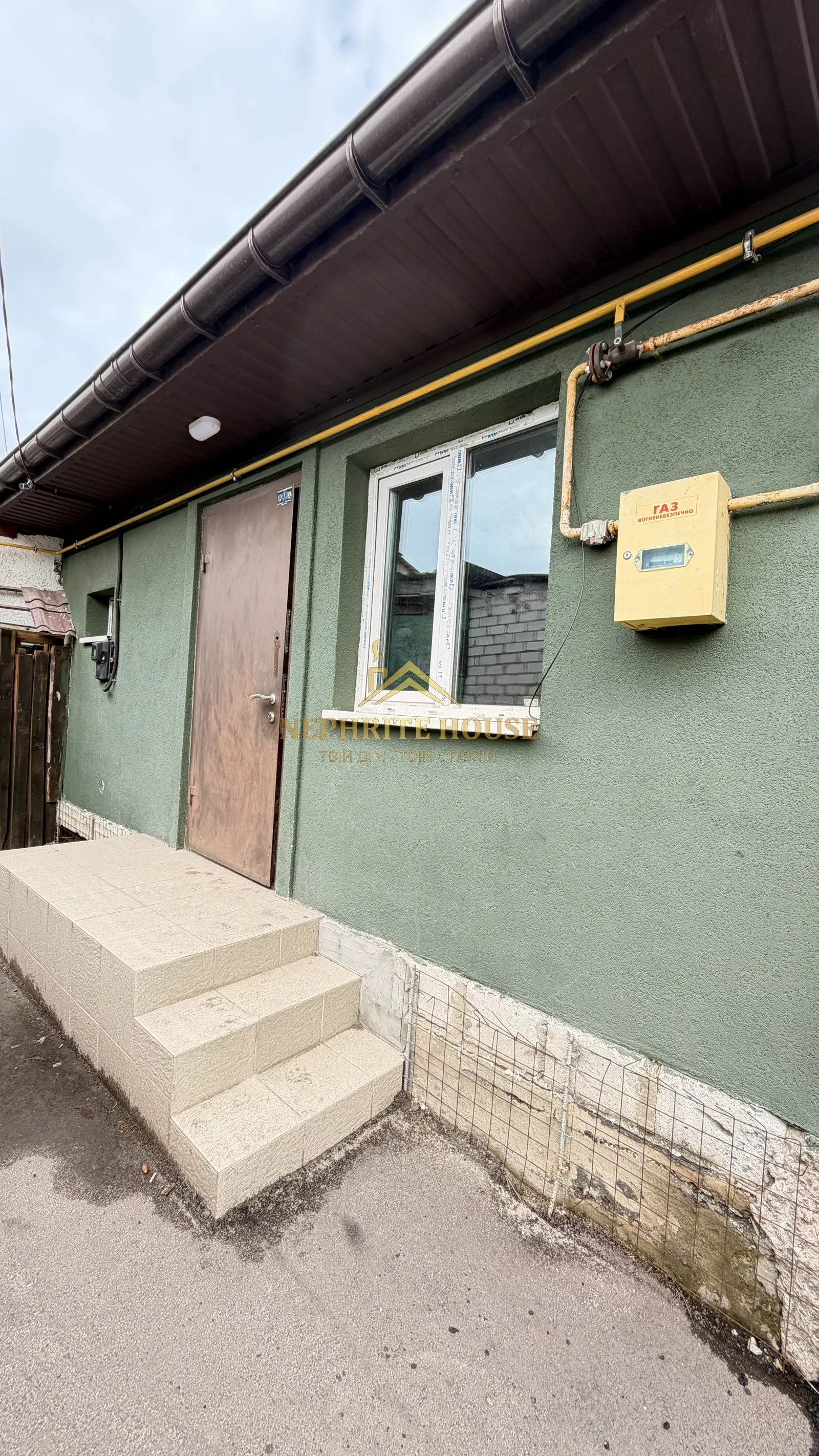Продаж фасадної частини будинку 35 м², Небесної Сотні